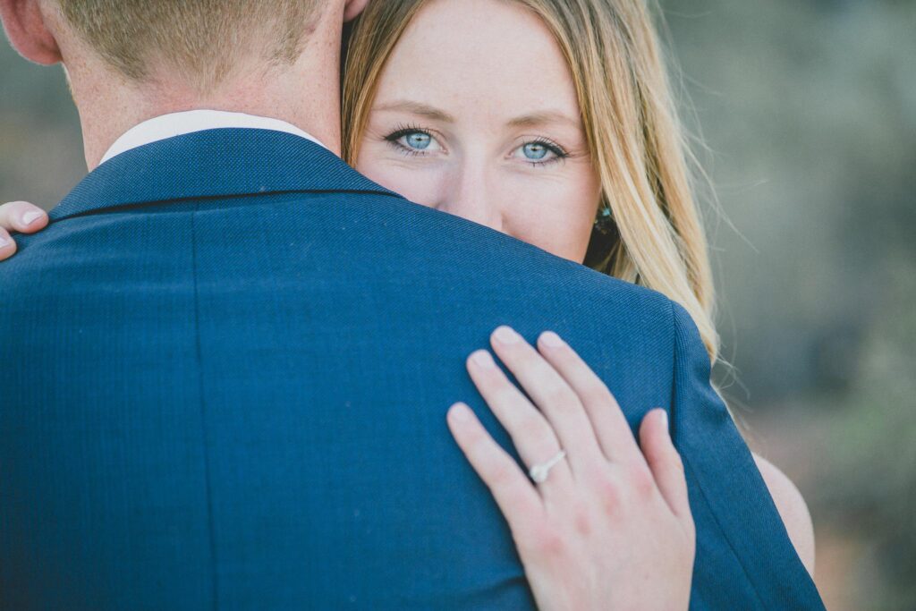 How to Build a Wedding Timeline That Leaves Space for Real Moments