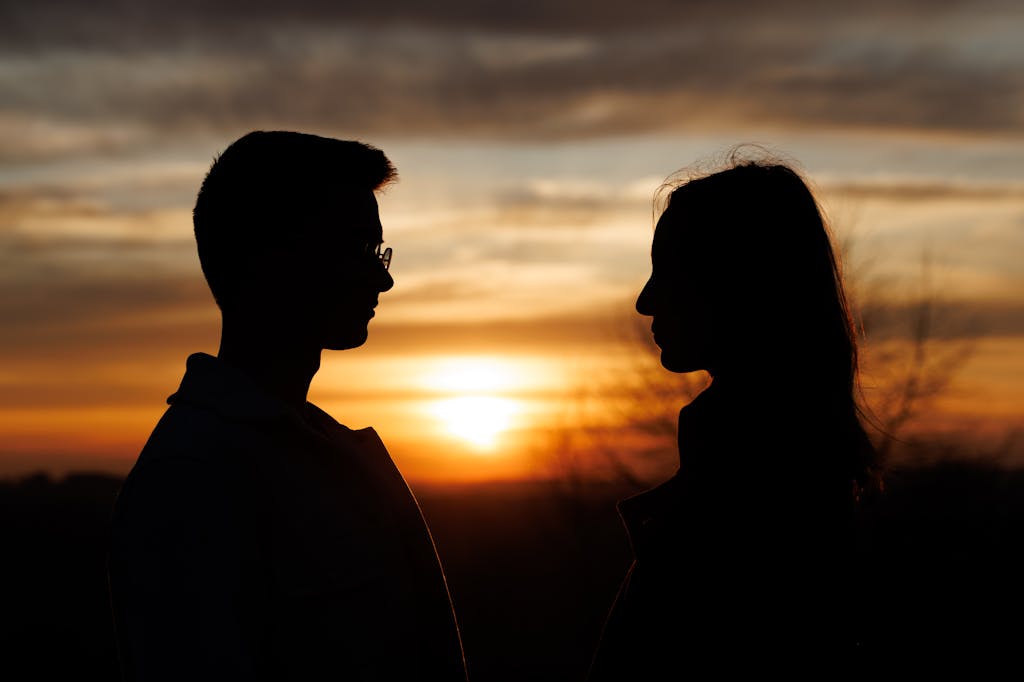 Sunrise vs Sunset Engagement Photos — Which Is Better?